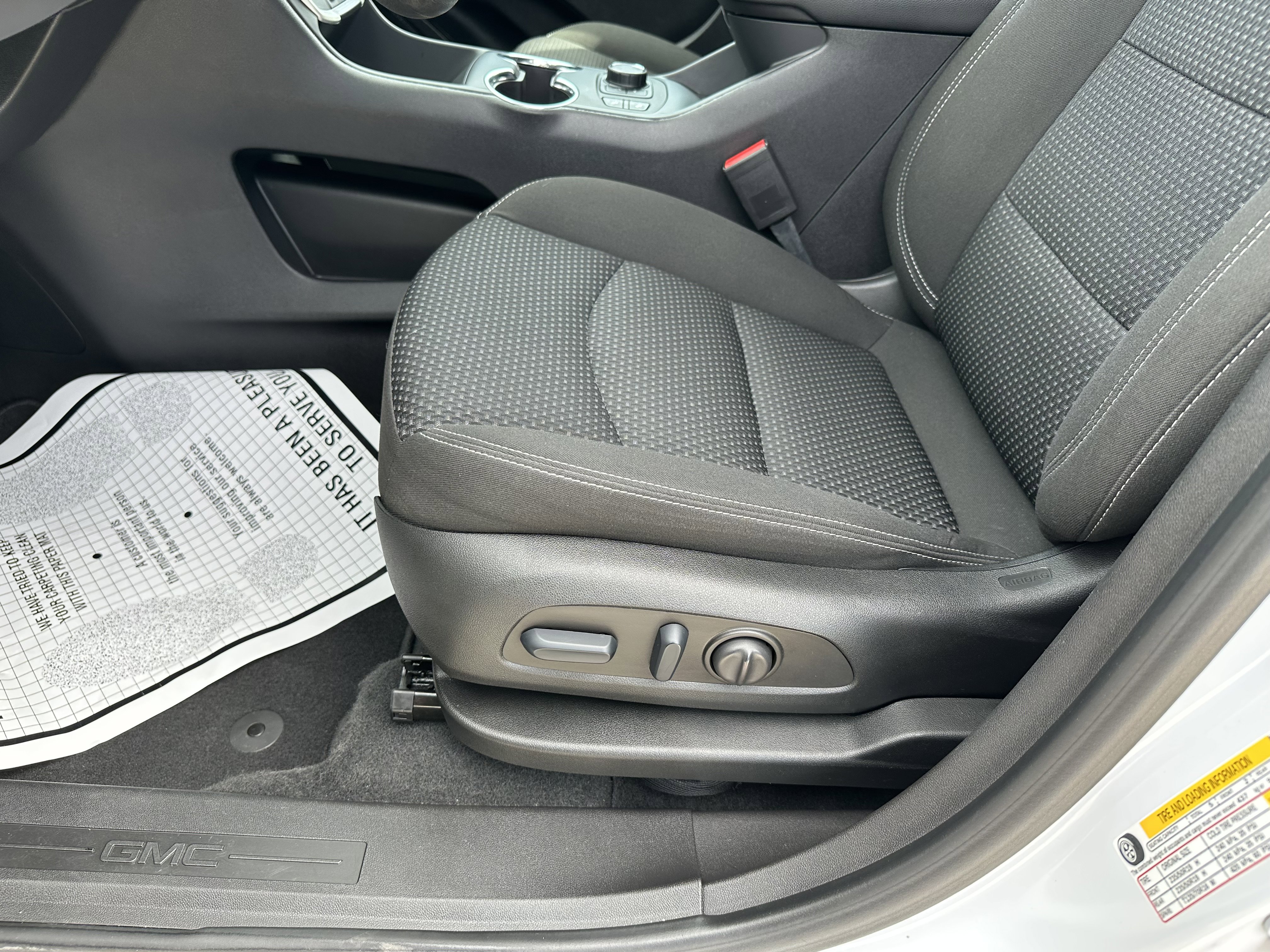 Used 2023 GMC Terrain SLE w/ Driver Convenience Package image 16