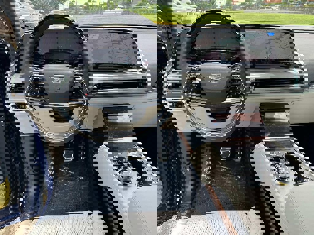 New 2026 Cadillac Vistiq Sport image 18