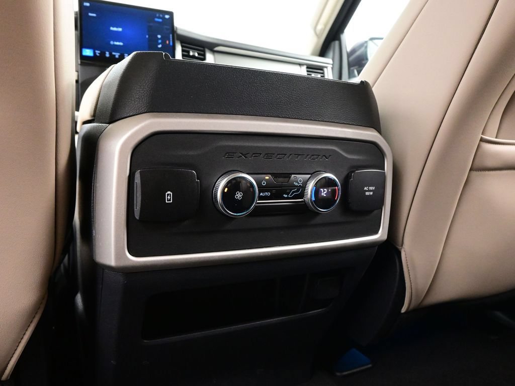 Used 2024 Ford Expedition XLT RWD image 28