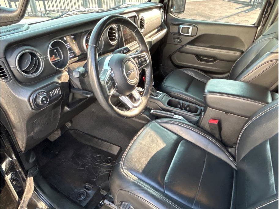 Used 2020 Jeep Gladiator Overland image 2