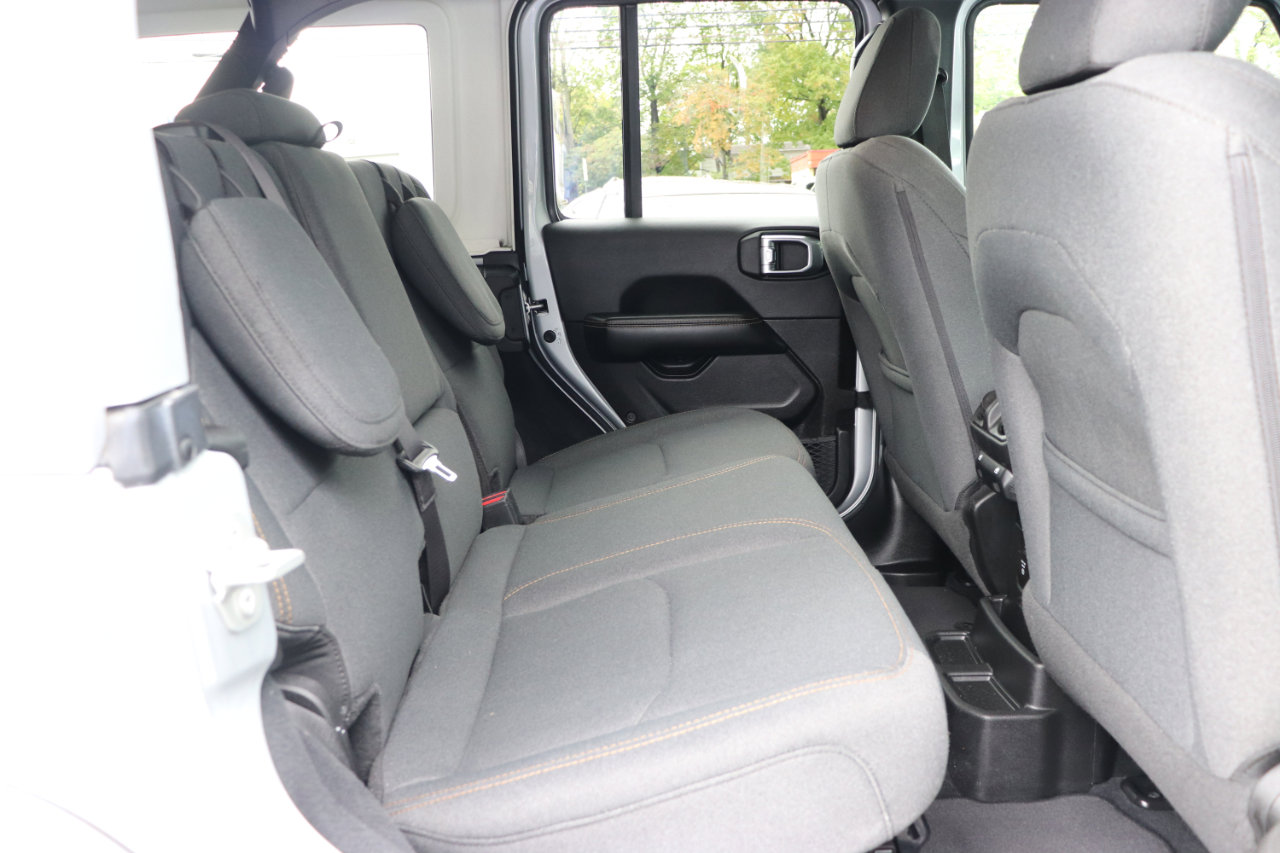 Used 2024 Jeep Wrangler Sahara image 13
