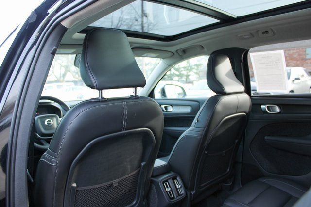 Used 2025 Volvo XC40 B5 Core image 35