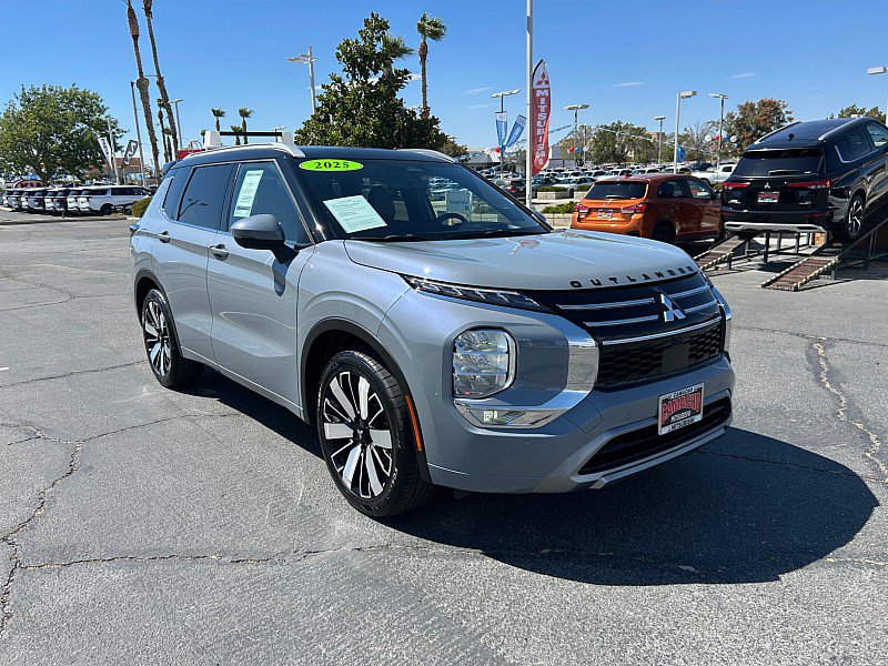 Used 2025 Mitsubishi Outlander SEL FWD image 1
