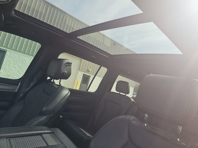 Used 2024 Jeep Wagoneer Series II image 11