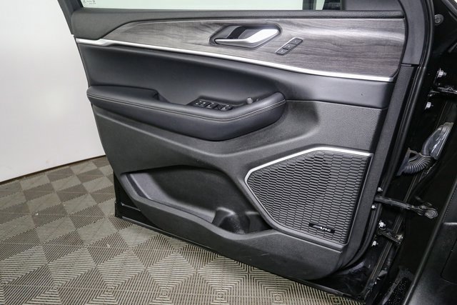 Used 2022 Jeep Grand Cherokee Limited 4xe w/ Luxury Tech Group II image 43