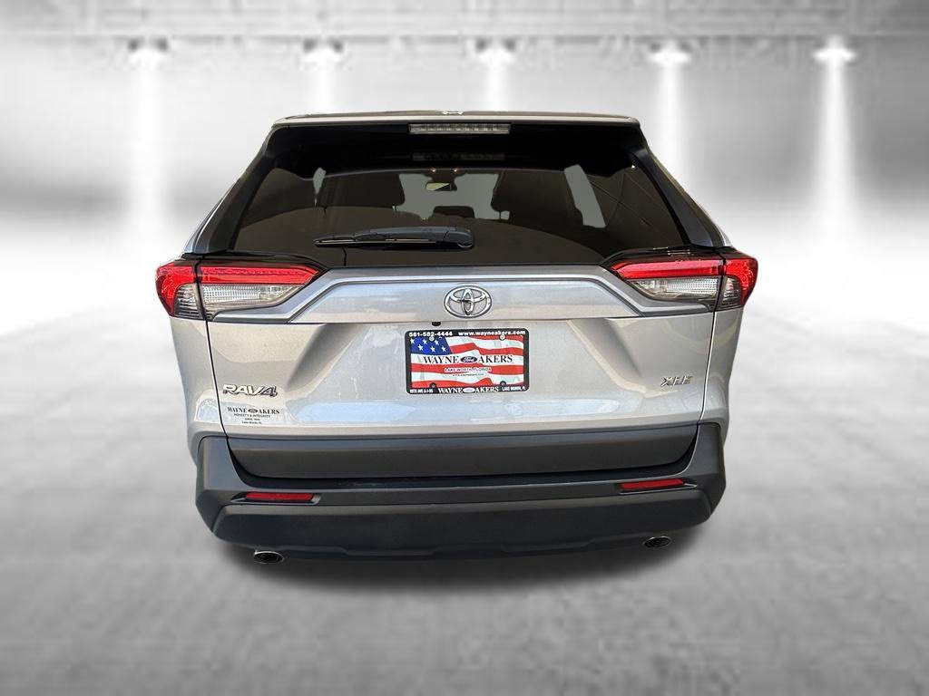 Used 2020 Toyota RAV4 XLE FWD image 5