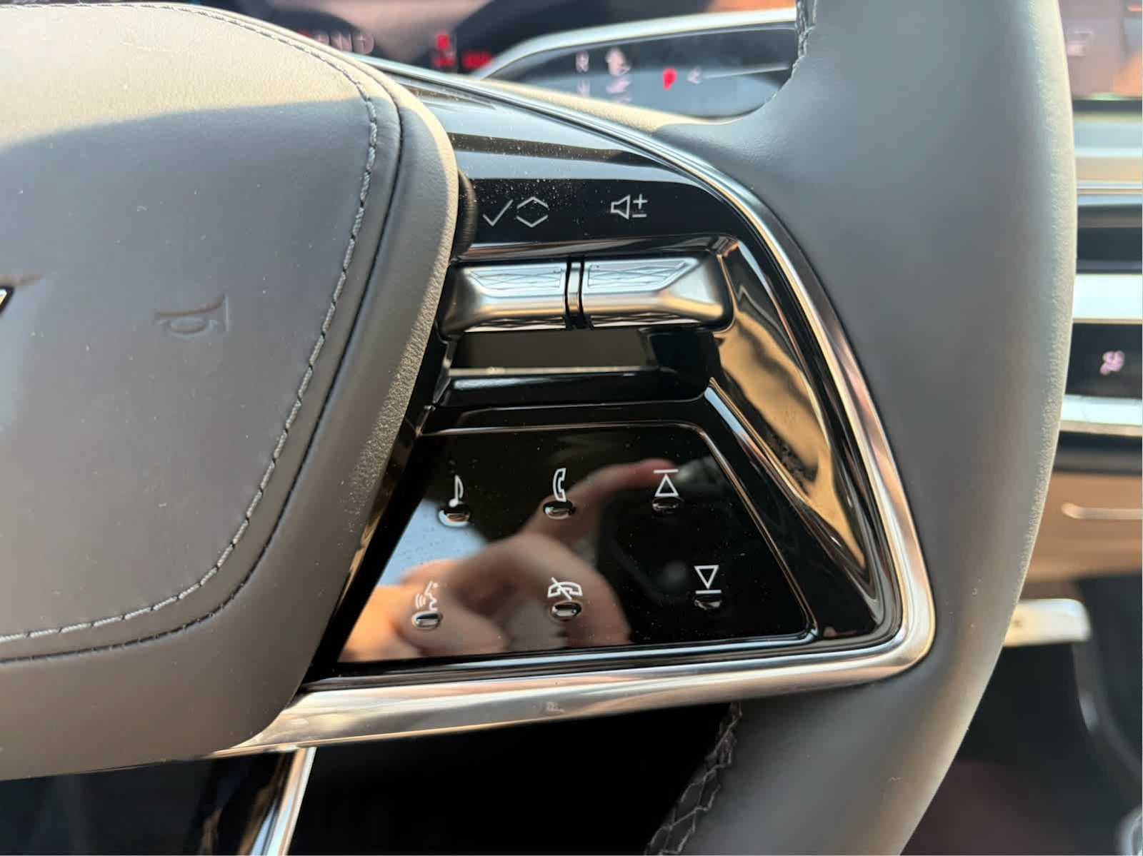 Used 2026 Cadillac Lyriq Signature Luxury w/ Nappa Leather Package AWD/4WD image 15