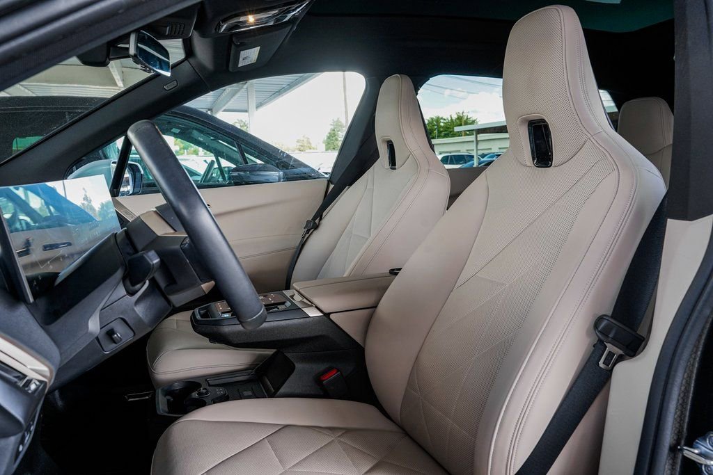 Used 2025 BMW iX xDrive50 w/ Premium Package image 17