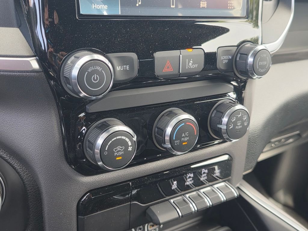 New 2026 RAM 1500 Big Horn w/ Sport Appearance Package AWD/4WD image 17