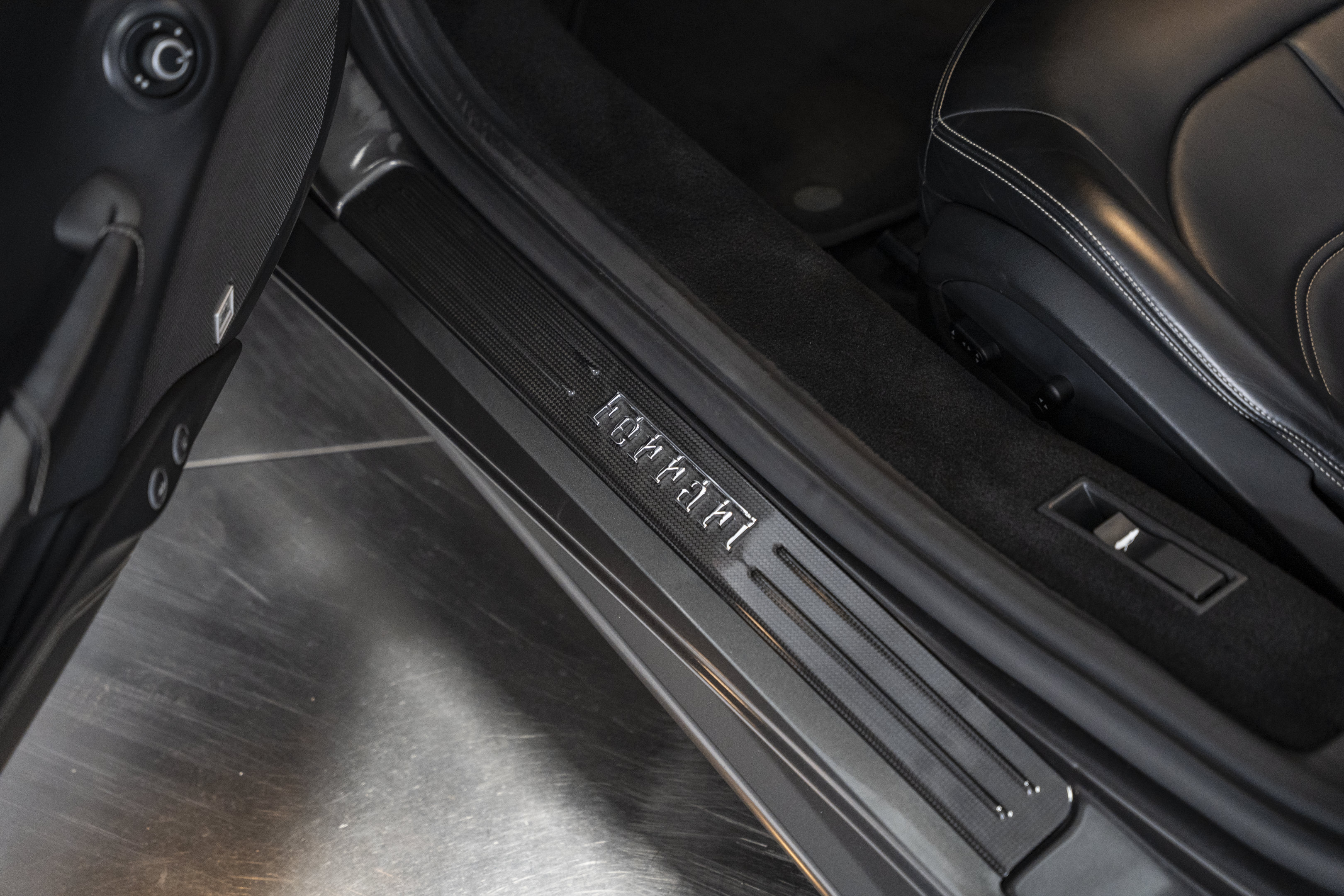 Used 2019 Ferrari 488 Spider RWD image 27