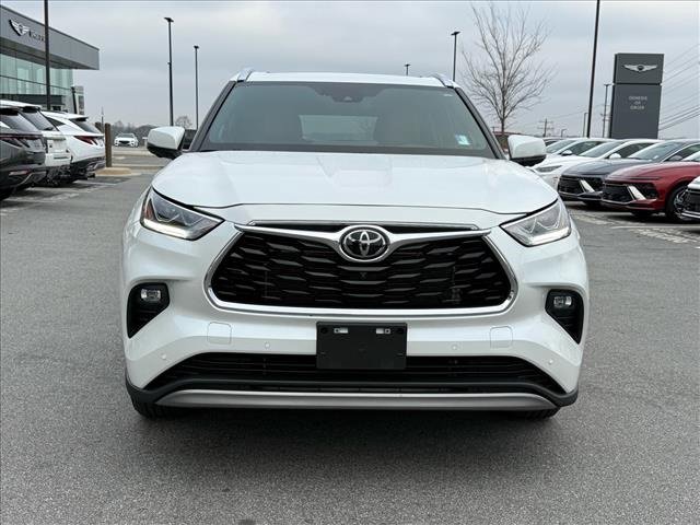 Used 2024 Toyota Highlander Platinum image 8