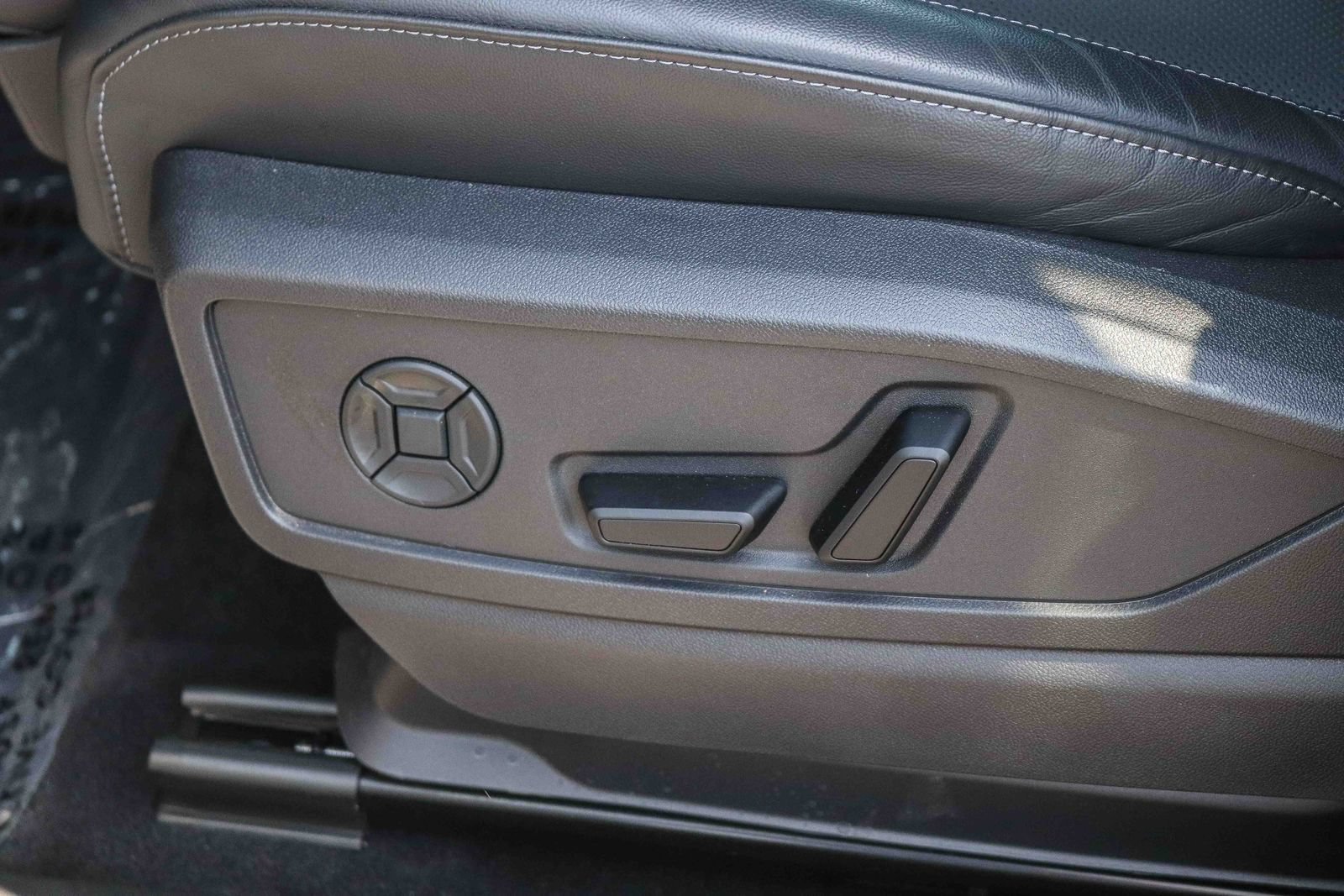 Certified 2025 Audi Q5 Premium Plus w/ Premium Plus AWD/4WD image 24