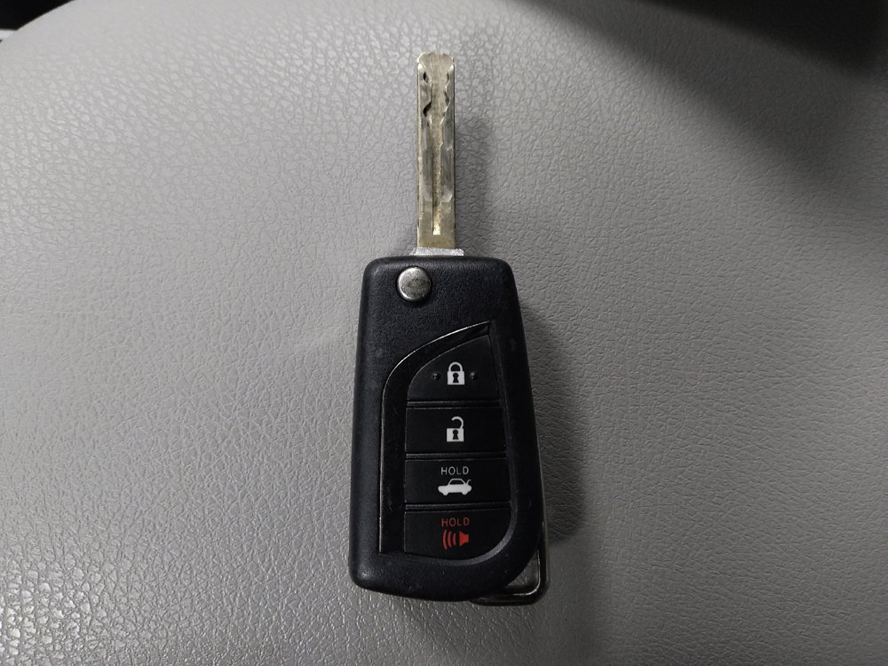 Used 2022 Toyota Camry LE image 32