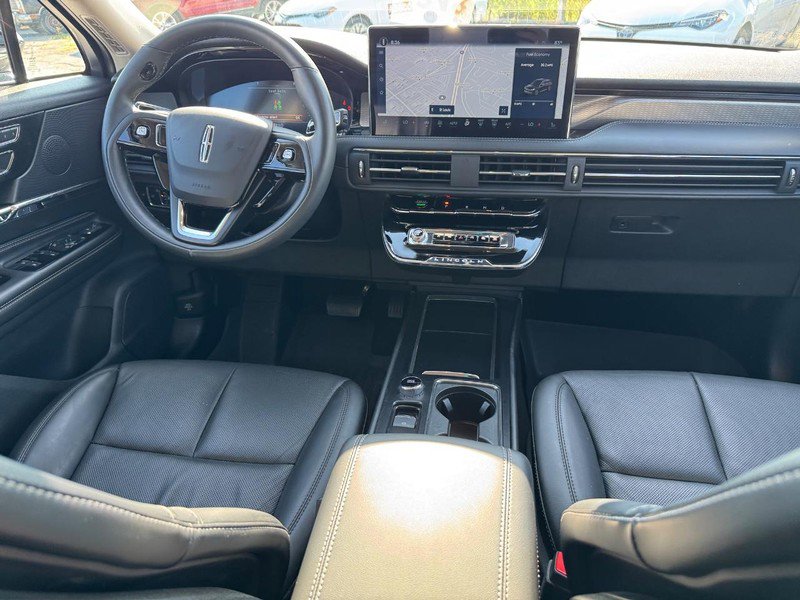 Used 2023 Lincoln Corsair Reserve w/ Towing Package image 15