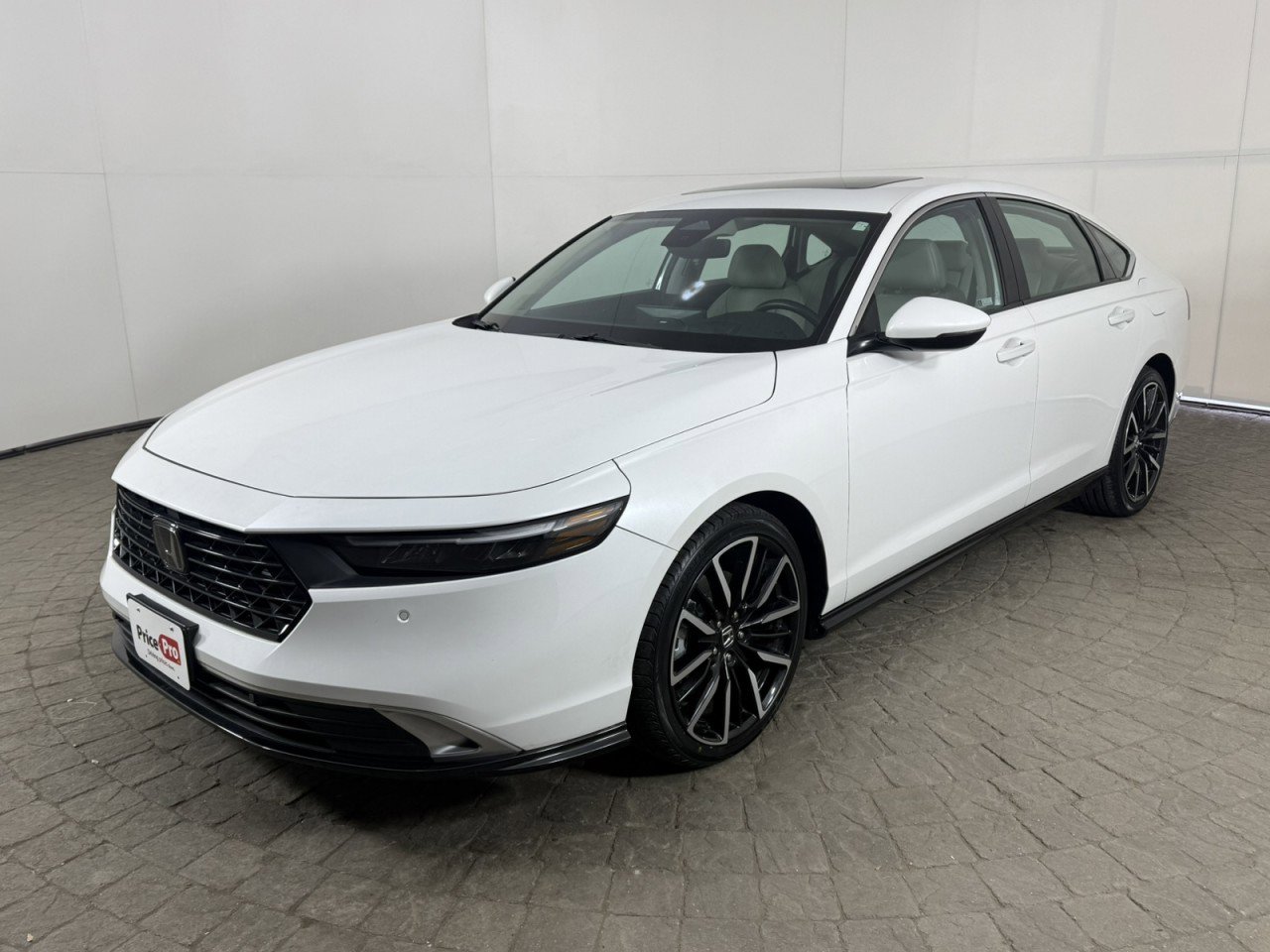 Used 2024 Honda Accord Touring image 3