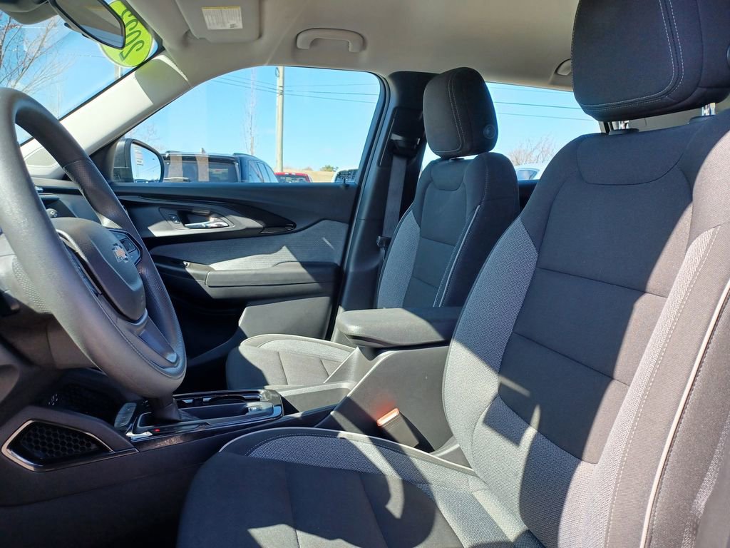 Used 2023 Chevrolet TrailBlazer LS FWD image 9