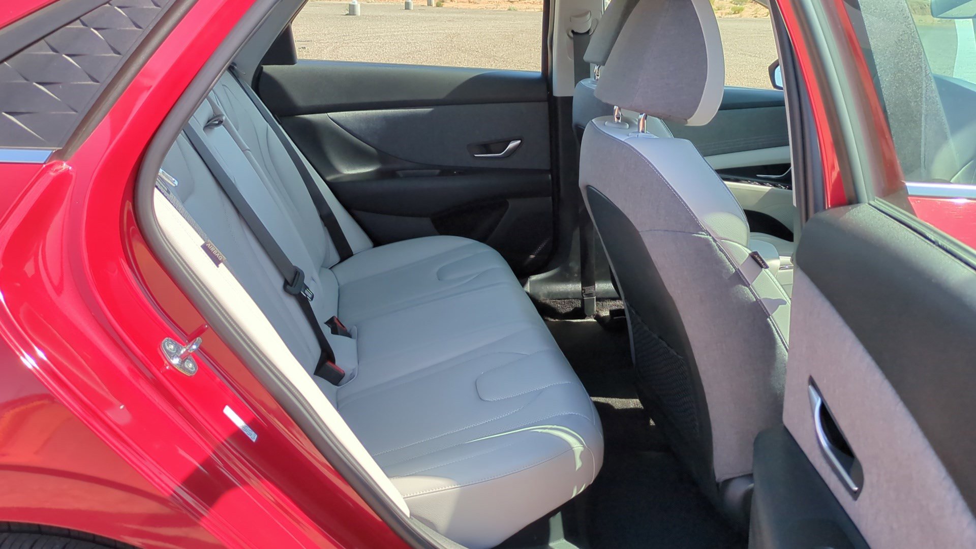 Used 2025 Hyundai Elantra Limited image 30