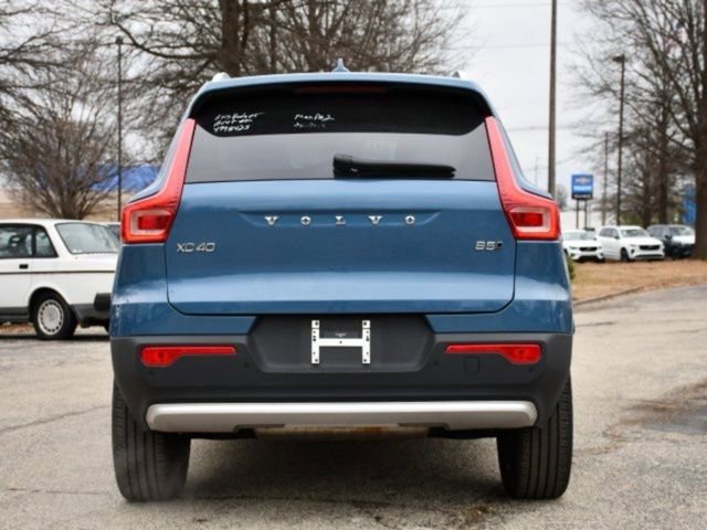 Certified 2025 Volvo XC40 B5 Core AWD/4WD image 6