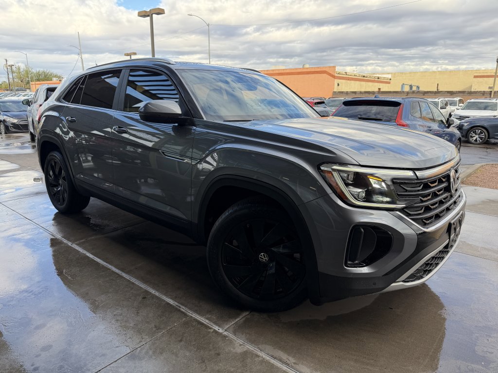 Used 2024 Volkswagen Atlas Cross Sport SE w/ Panoramic Sunroof Package image 6