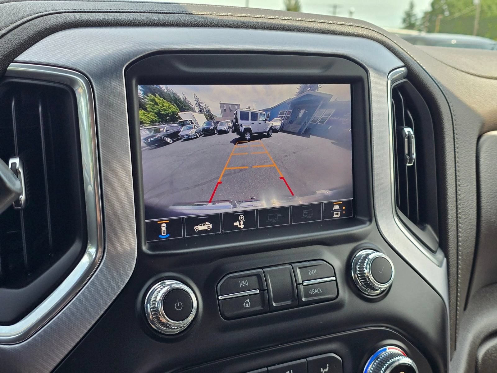Used 2020 GMC Sierra 1500 SLT w/ Driver Alert Package II AWD/4WD image 30