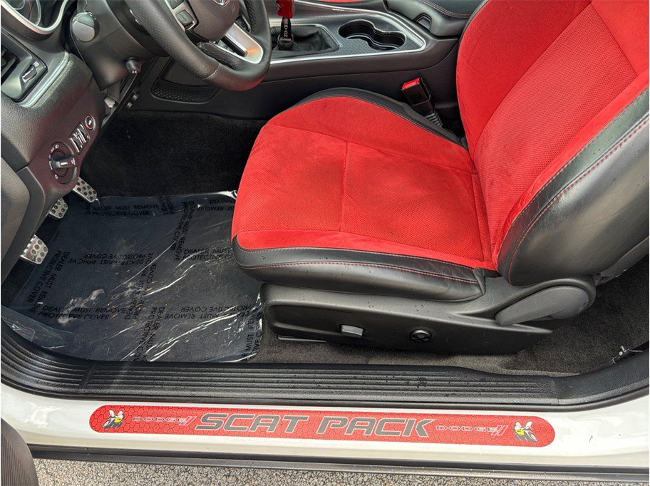 Used 2015 Dodge Challenger R/T Scat Pack w/ Leather Interior Group RWD image 15