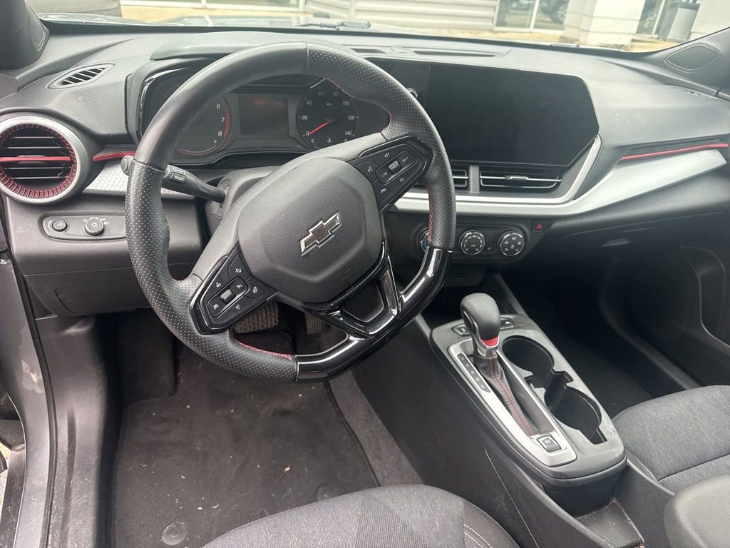 Used 2024 Chevrolet Trax RS w/ Sunroof Package FWD image 16