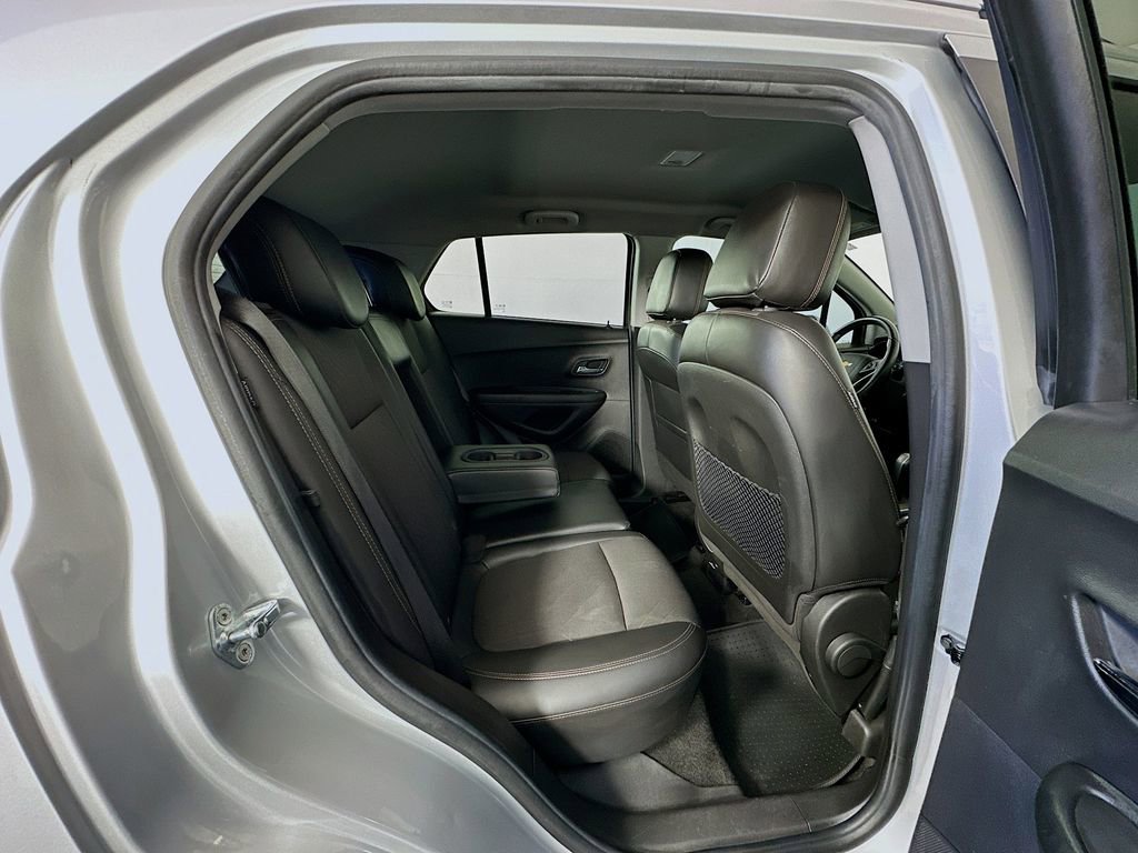 Used 2021 Chevrolet Trax LT w/ LT Convenience Package image 25