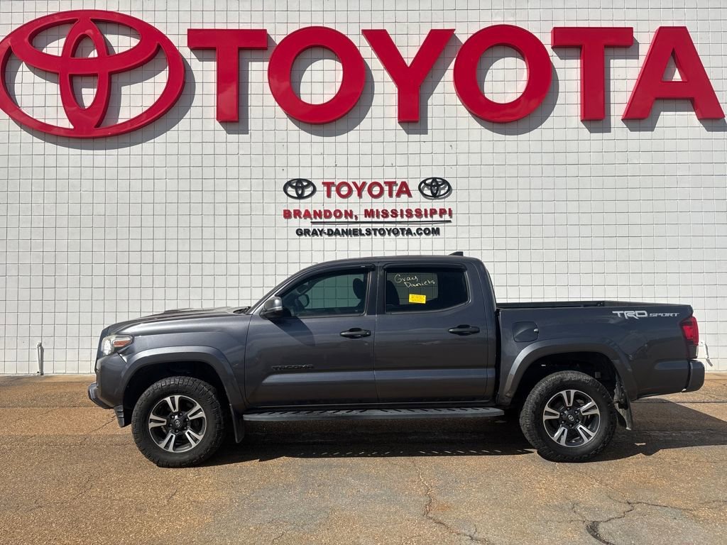 Used 2018 Toyota Tacoma TRD Sport w/ Technology Package image 2