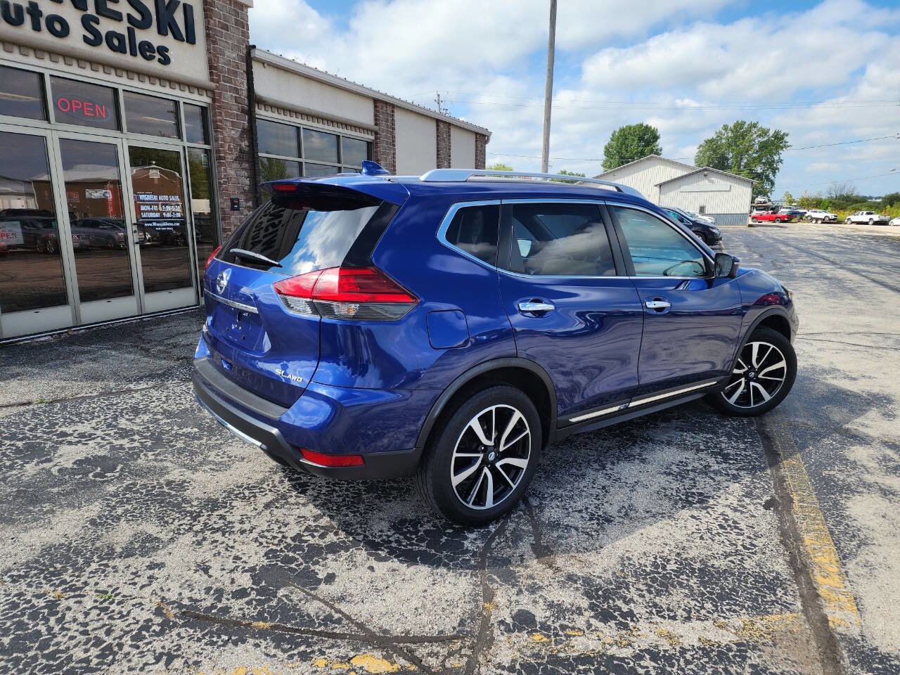 Used 2017 Nissan Rogue SL w/ SL Premium Package image 3