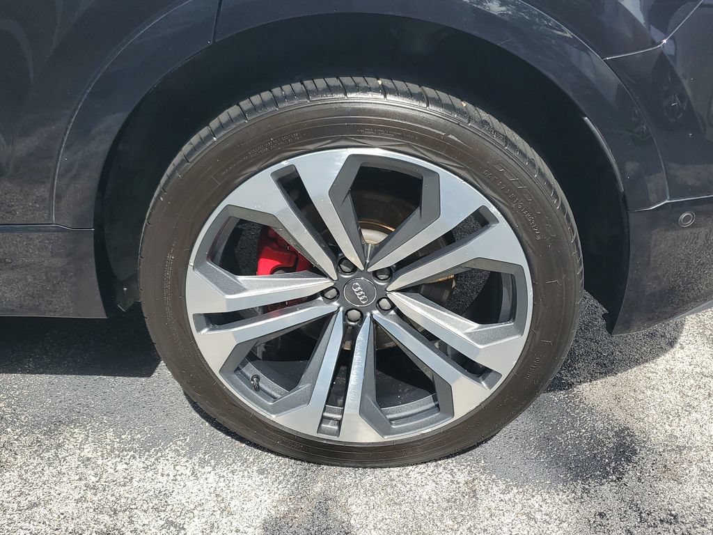 Used 2019 Audi Q8 Prestige w/ Luxury Package AWD/4WD image 7