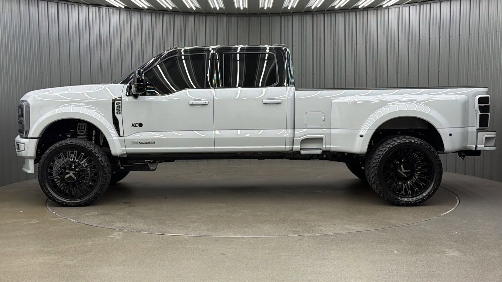 Used 2026 Ford F450 Platinum w/ Platinum Plus Package AWD/4WD image 2
