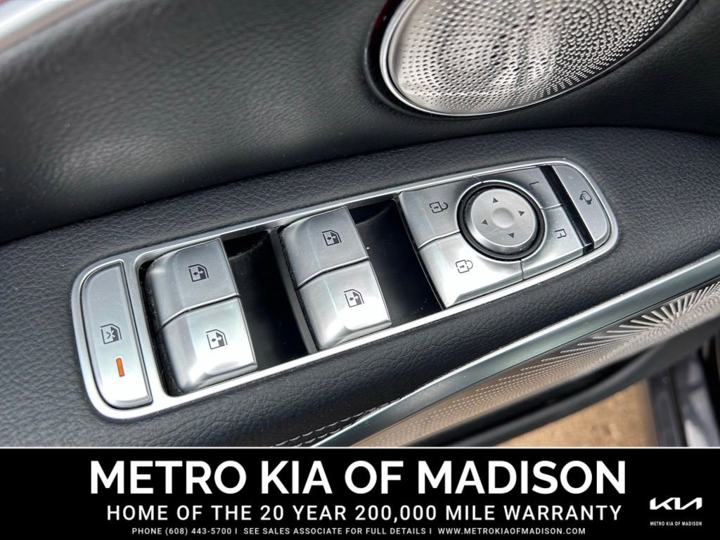 Used 2020 Kia K900 Luxury w/ VIP Package image 15