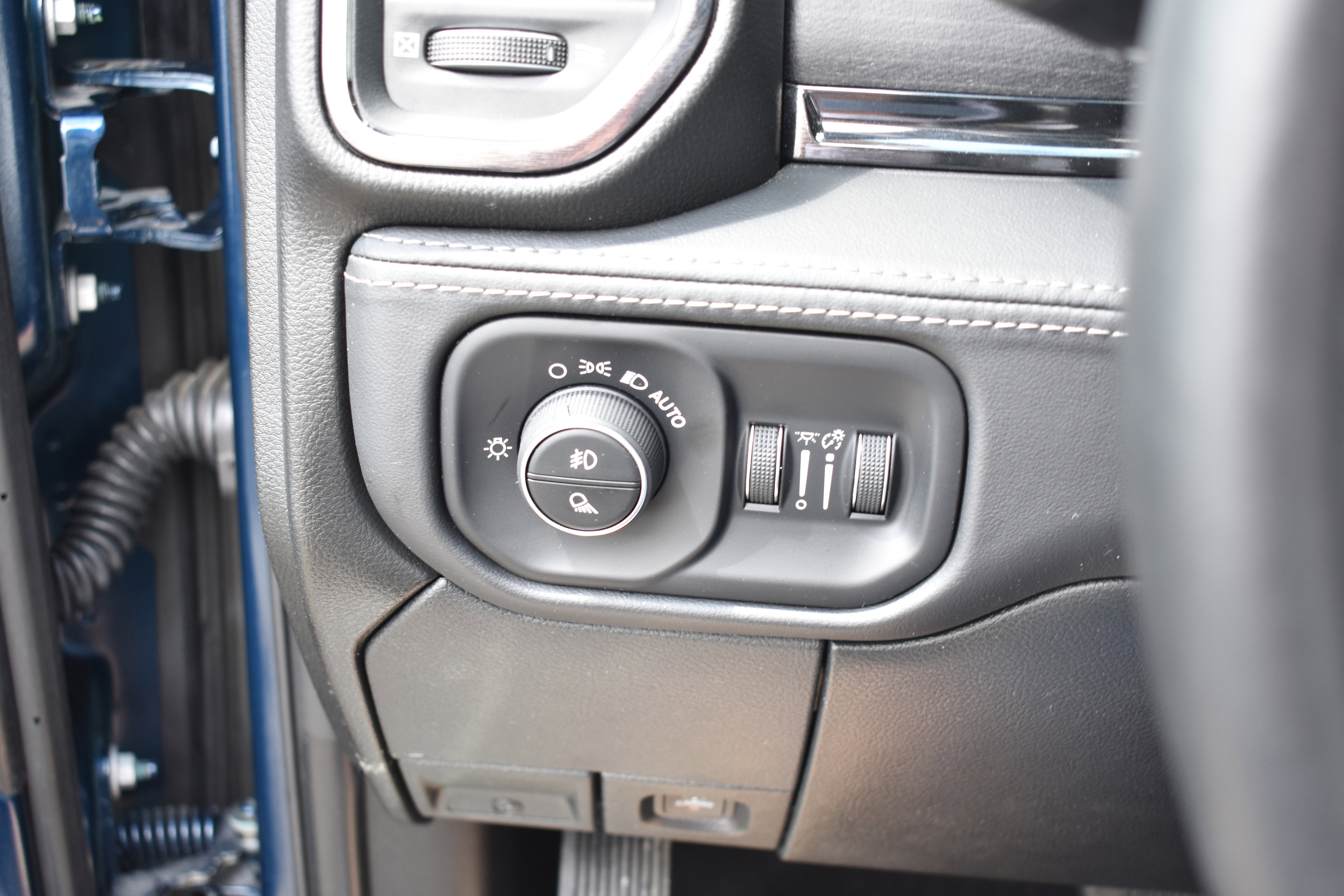 Used 2024 RAM 2500 Limited AWD/4WD image 16