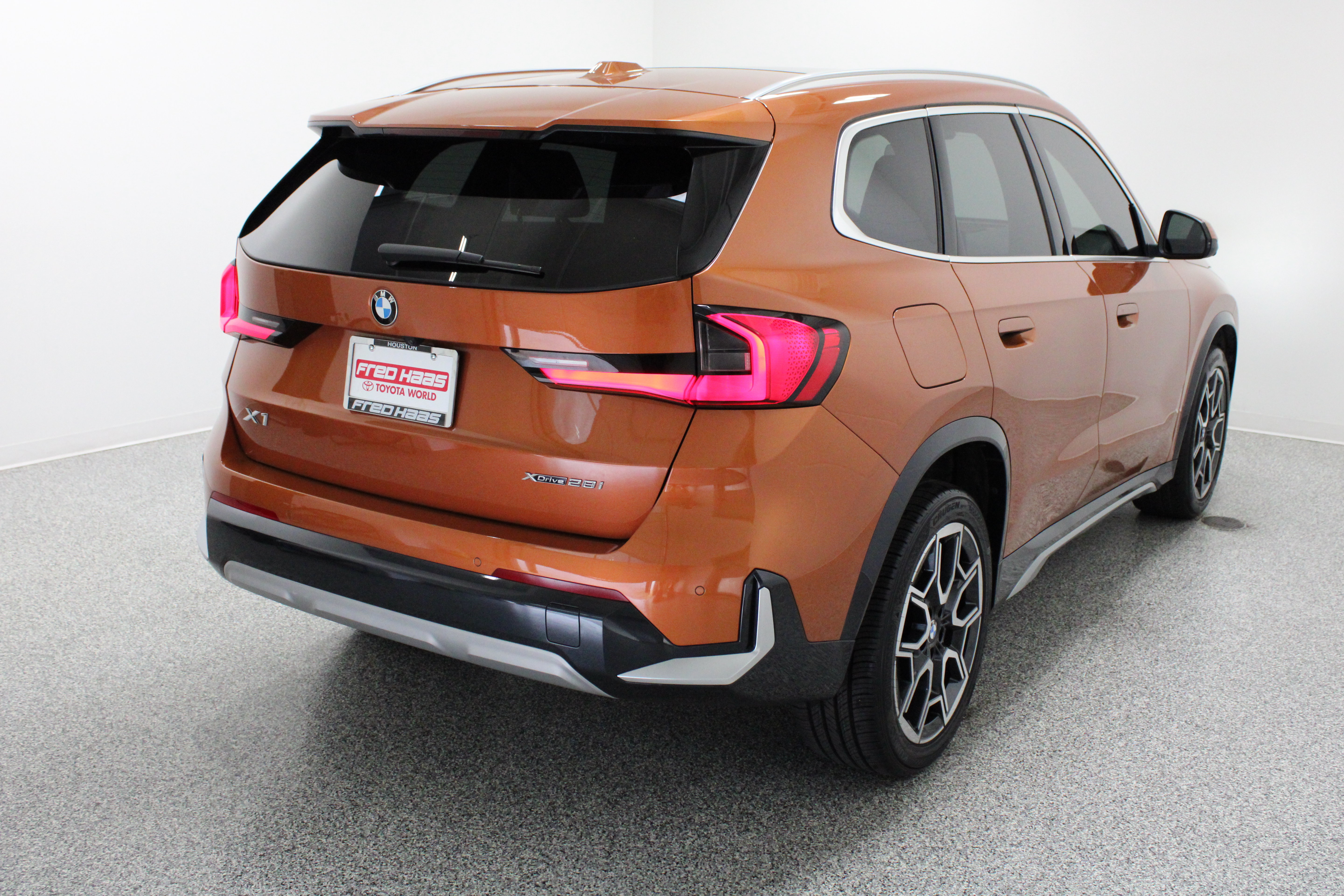 Used 2025 BMW X1 xDrive28i w/ Technology Package AWD/4WD image 7