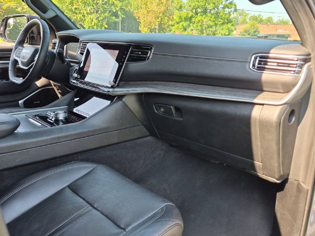 Used 2024 Jeep Wagoneer L Series II w/ Flexible Seating Group AWD/4WD image 35
