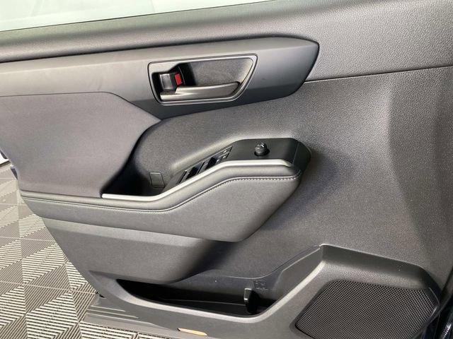 Used 2023 Toyota Highlander LE image 25