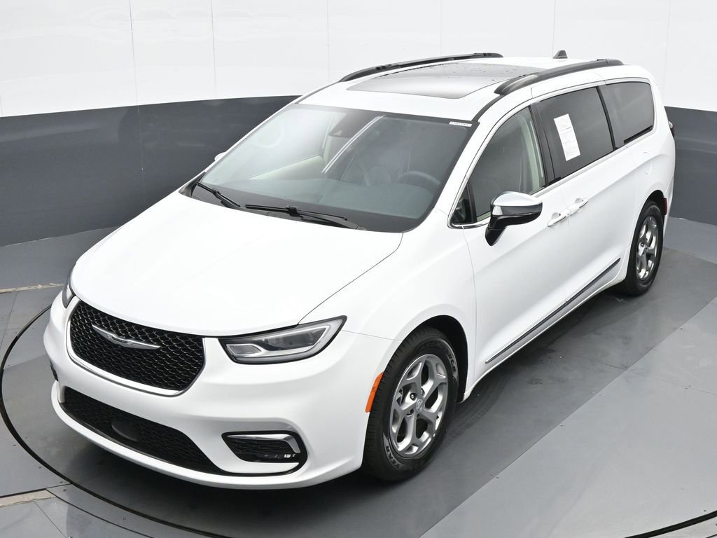 Used 2023 Chrysler Pacifica Limited image 17