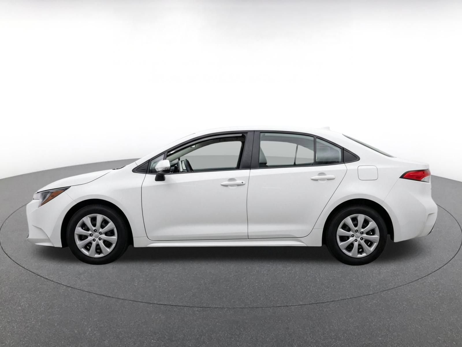 Used 2025 Toyota Corolla LE FWD image 4