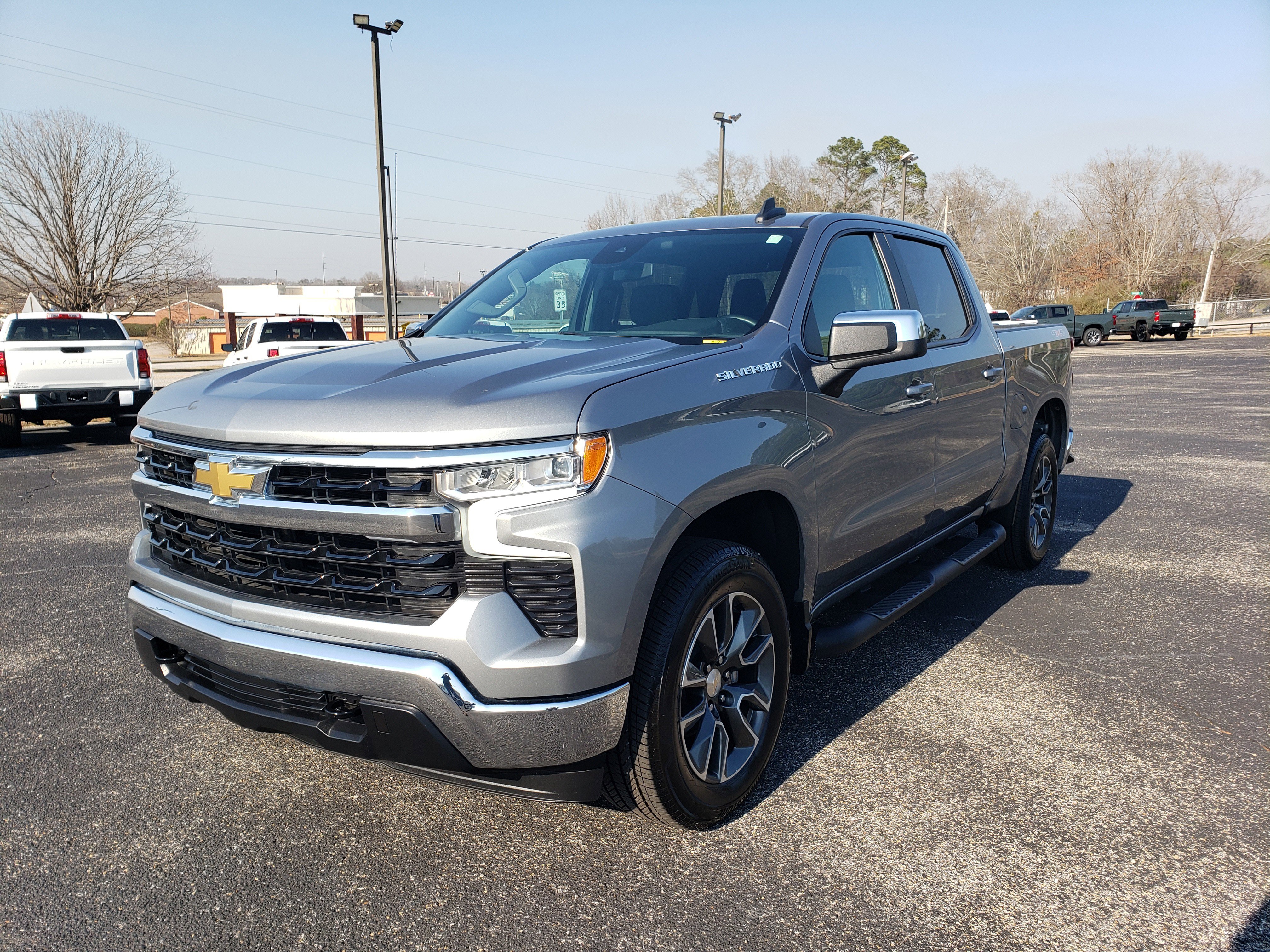 Used 2023 Chevrolet Silverado 1500 LT image 2