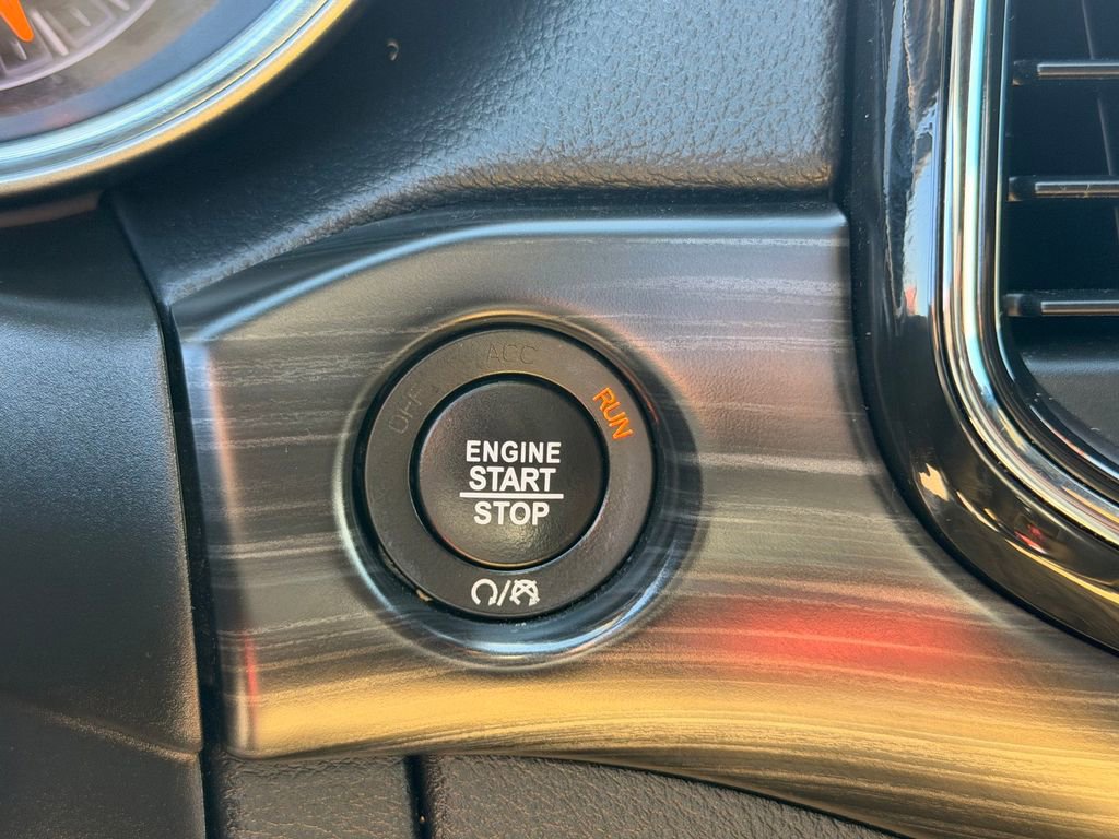 Used 2022 Jeep Grand Cherokee Laredo X image 17