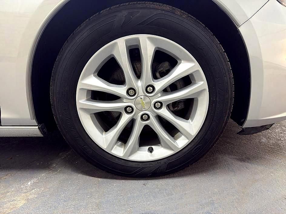 Used 2017 Chevrolet Malibu LT w/ Driver Confidence Package image 27