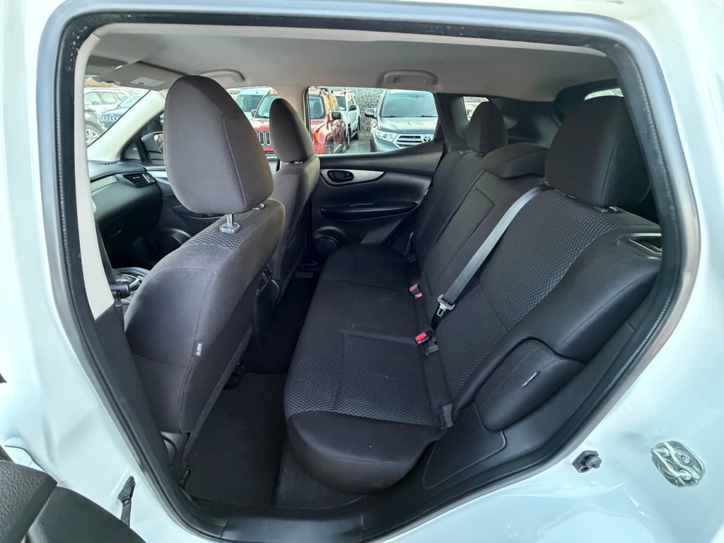 Used 2020 Nissan Rogue Sport S image 11