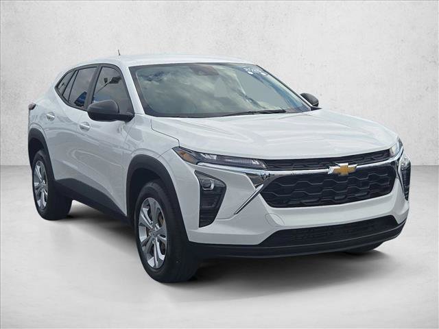 Certified 2025 Chevrolet Trax LS w/ Driver Confidence Package FWD image 3