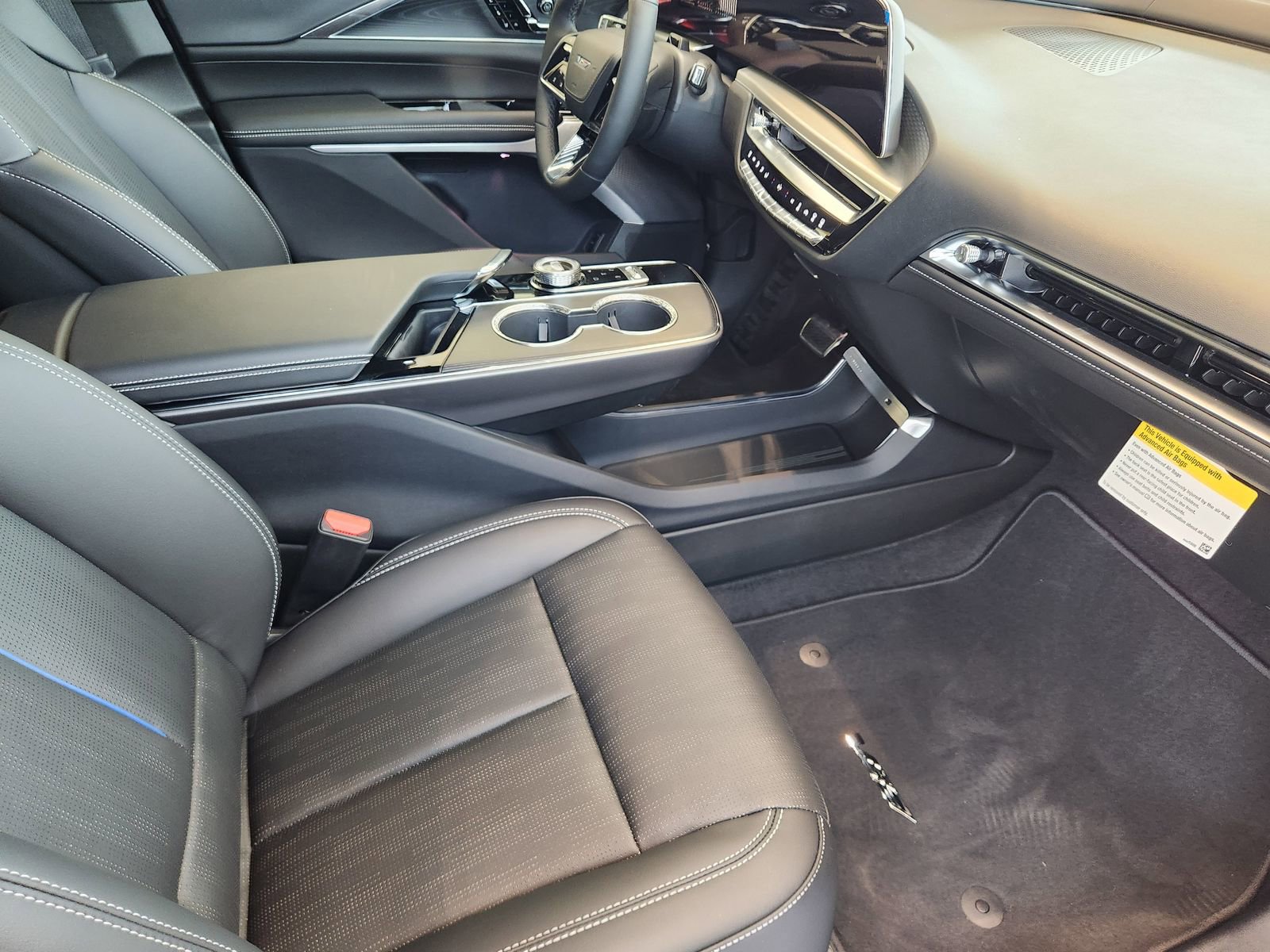 New 2026 Cadillac Lyriq V image 12