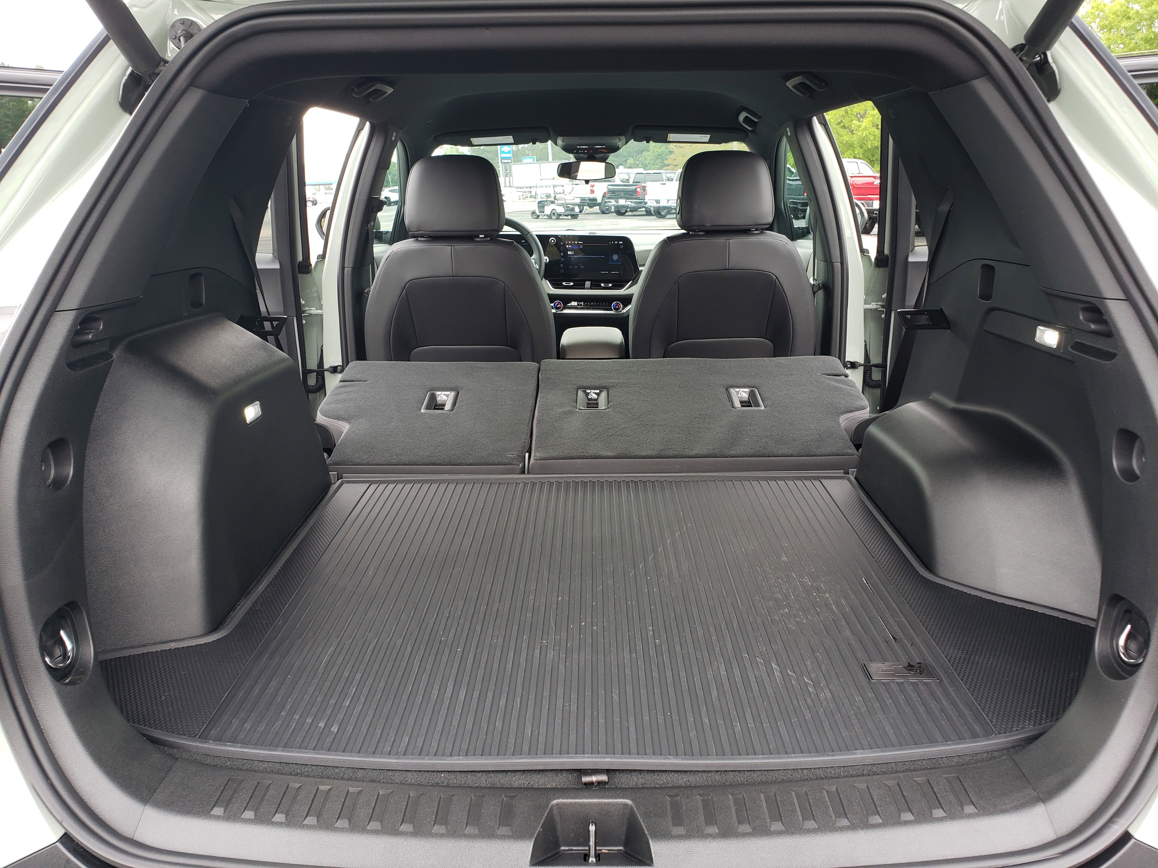 Used 2026 Chevrolet Equinox LT w/ Convenience Package II FWD image 12