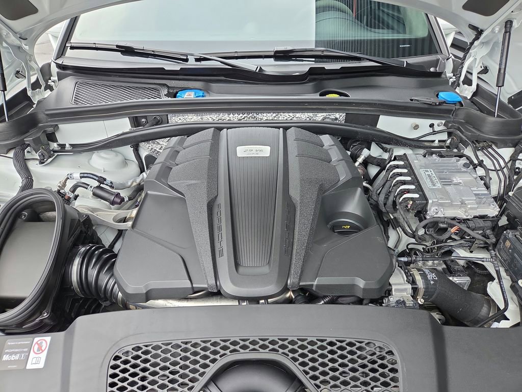 Certified 2026 Porsche Macan GTS image 31