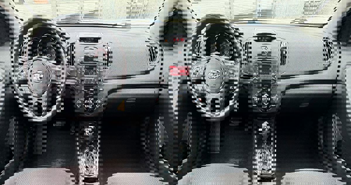 Used 2012 Kia Forte EX image 18