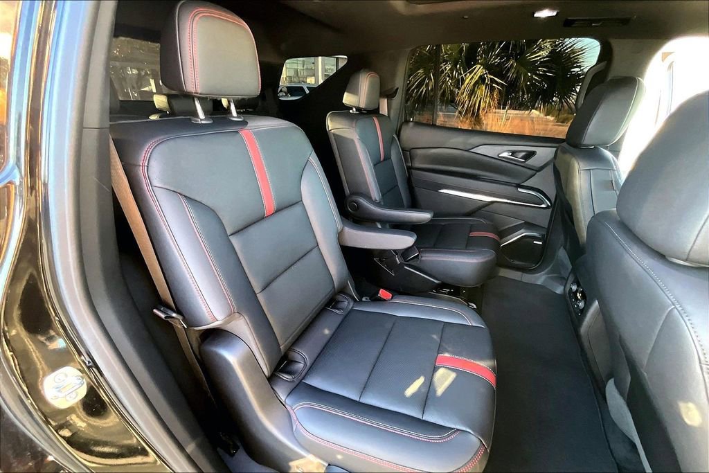 Used 2024 Chevrolet Traverse RS image 37