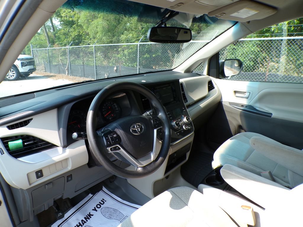 Used 2017 Toyota Sienna LE AWD/4WD image 11