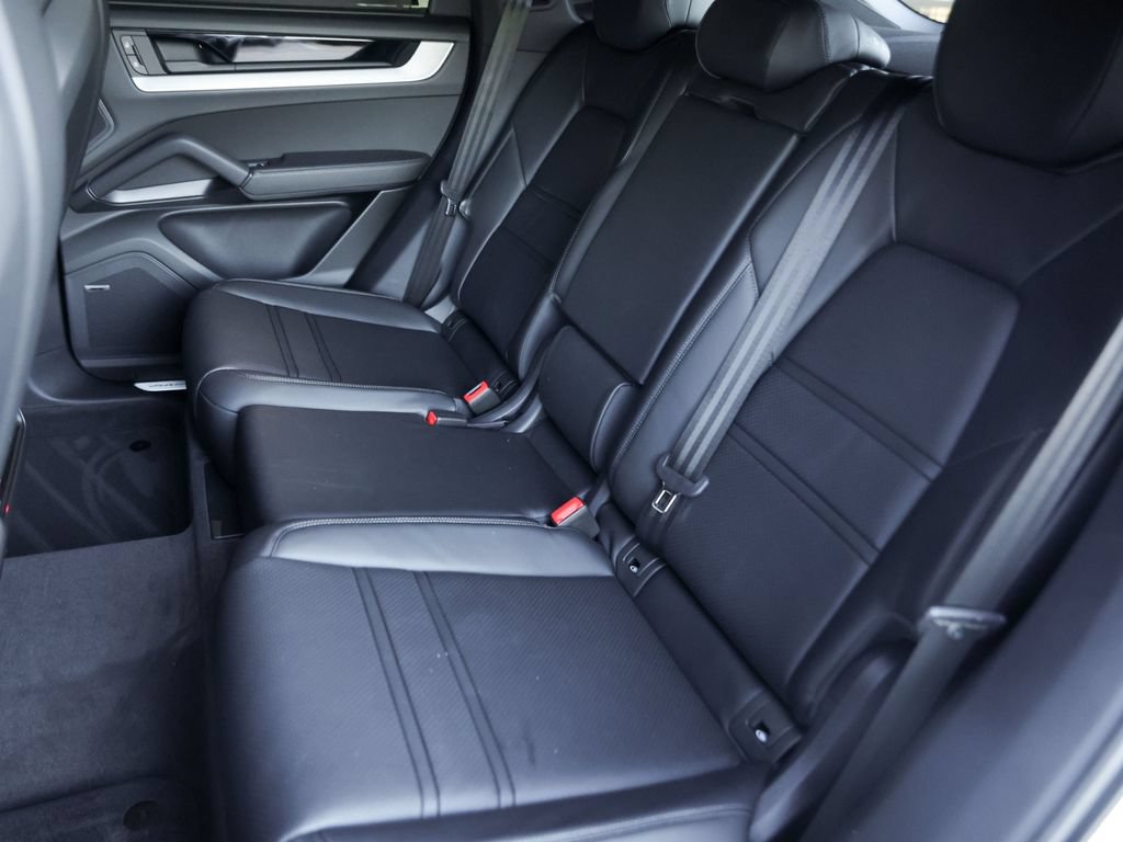 New 2026 Porsche Cayenne E-Hybrid Coupe AWD/4WD image 34